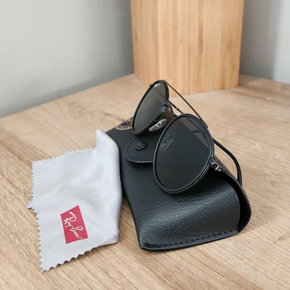 Ray Ban shades - Picture 2 of 5